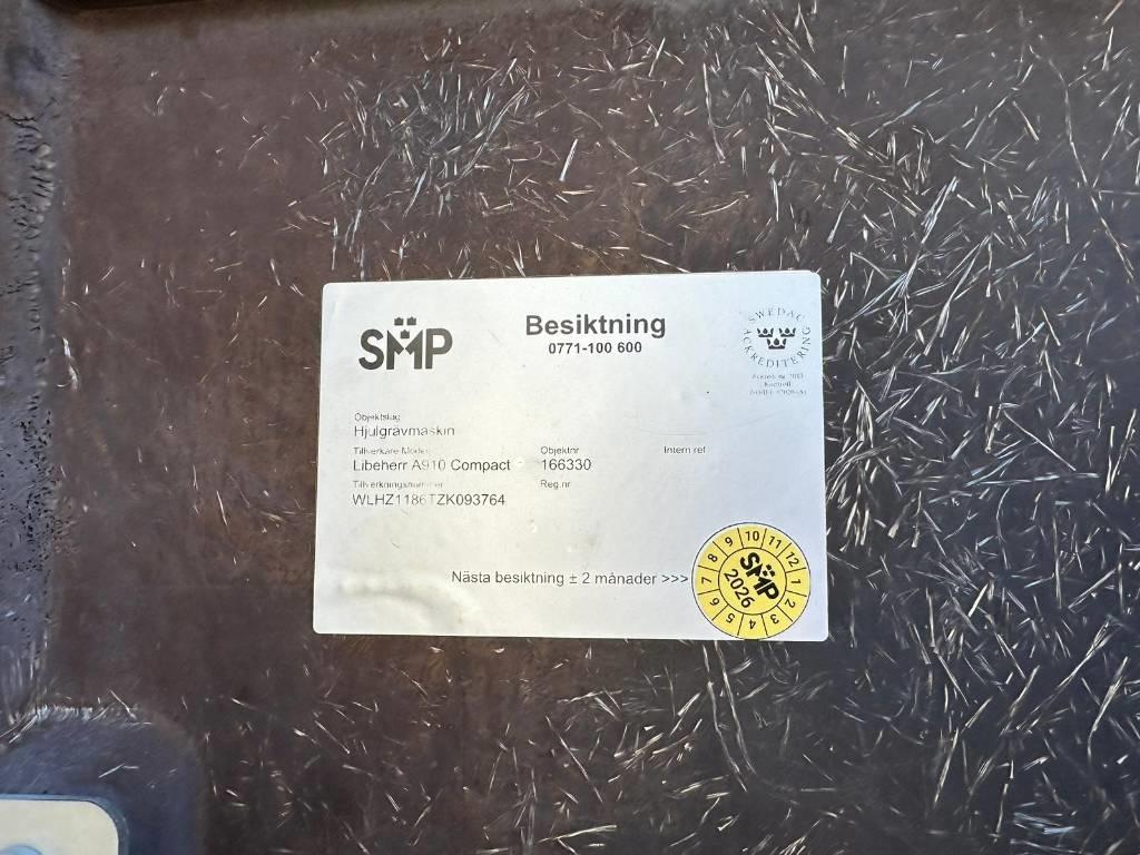 Liebherr 910 Compact Wheeled excavators