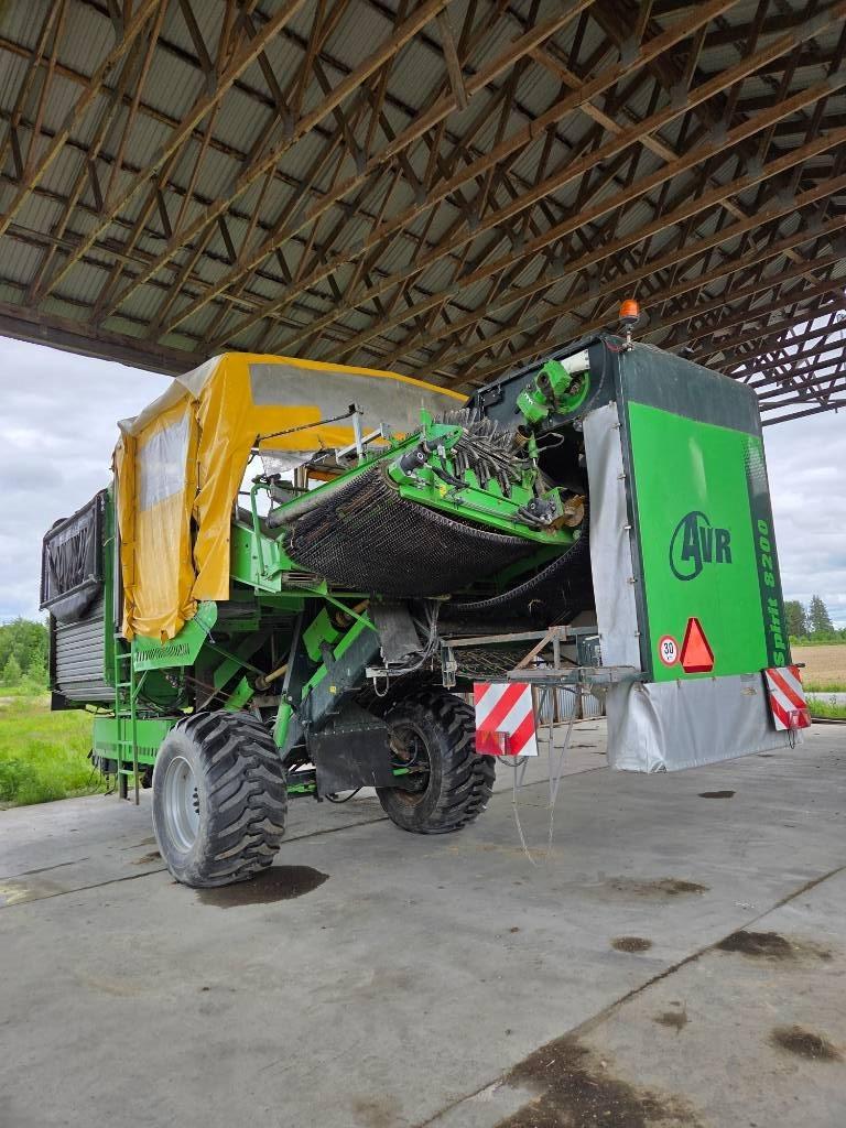 AVR 8200 Potato harvesters and diggers