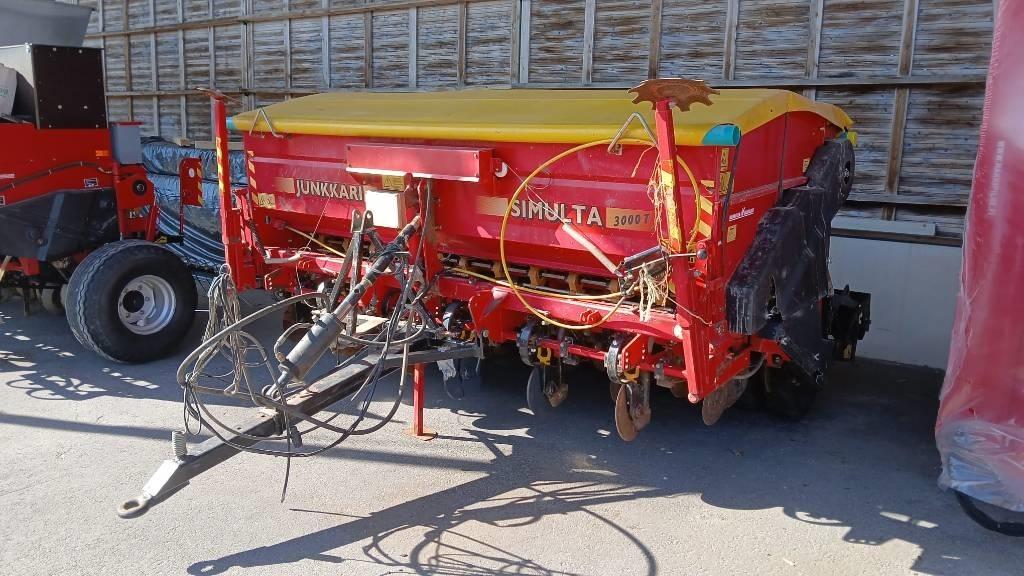 Junkkari 3000t hs+laitteella. Seminatrici combinate