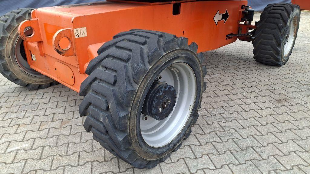 JLG 800AJ Karos emelők