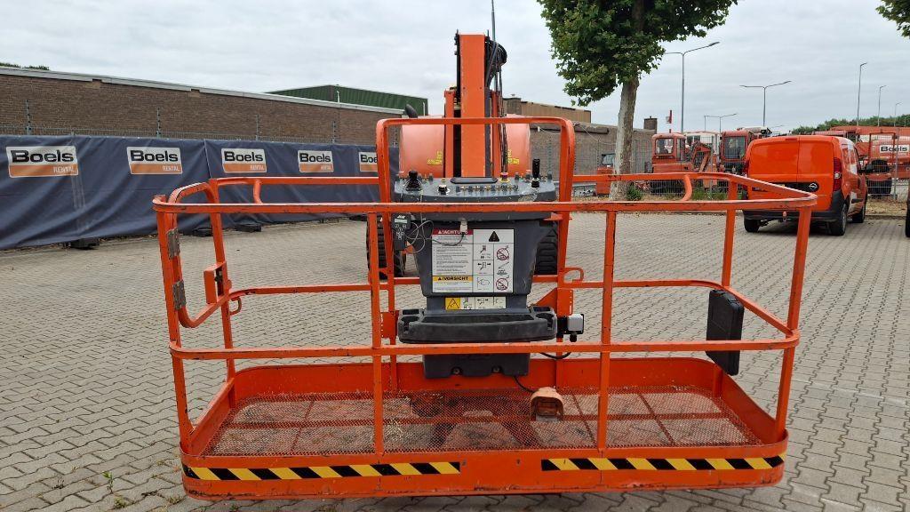 JLG 800AJ Karos emelők
