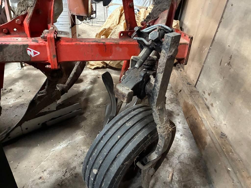 Kuhn Master 120 Reversible ploughs