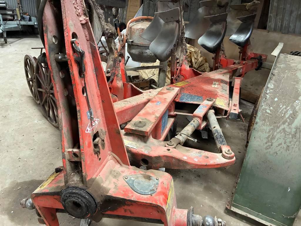 Kuhn Master 120 Reversible ploughs