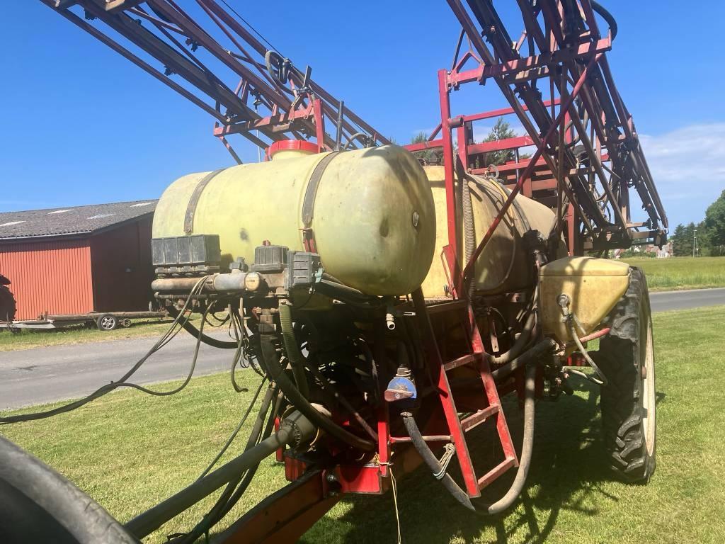 Hardi 24m 2400L Trailed sprayers