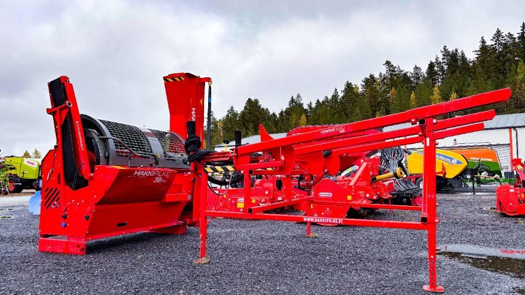 Hakki Pilke Pro 38 med HakkiFeed 422 stokkebord Segatronchi e spaccalegna