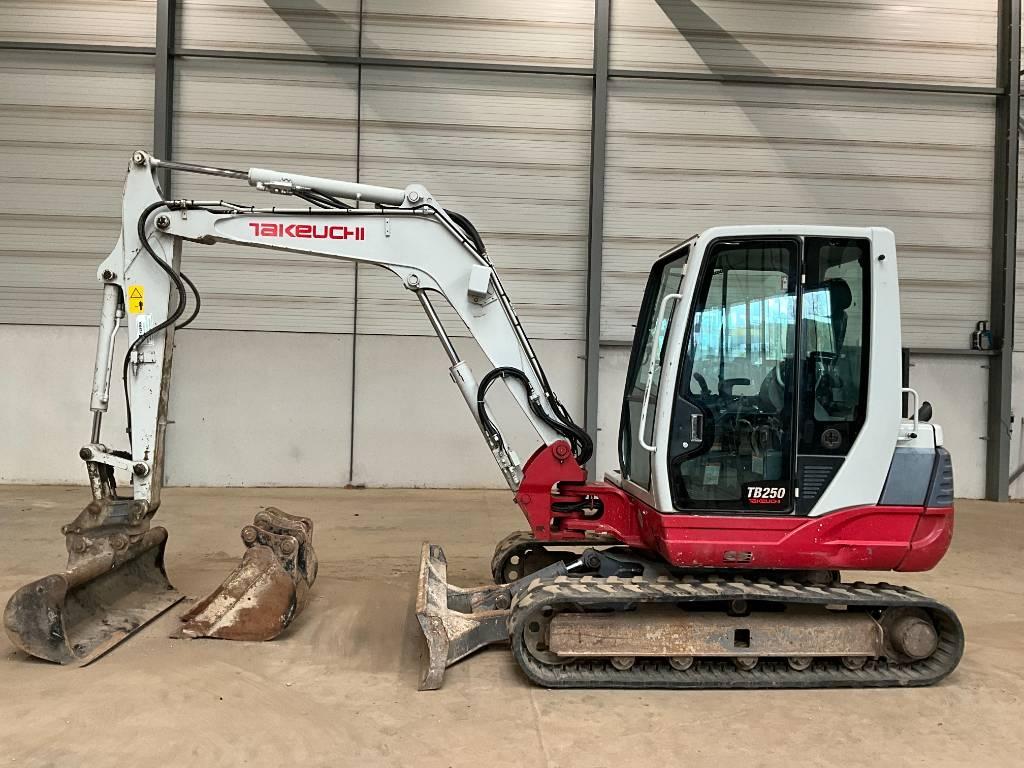 Takeuchi TB 250 Miniescavatori