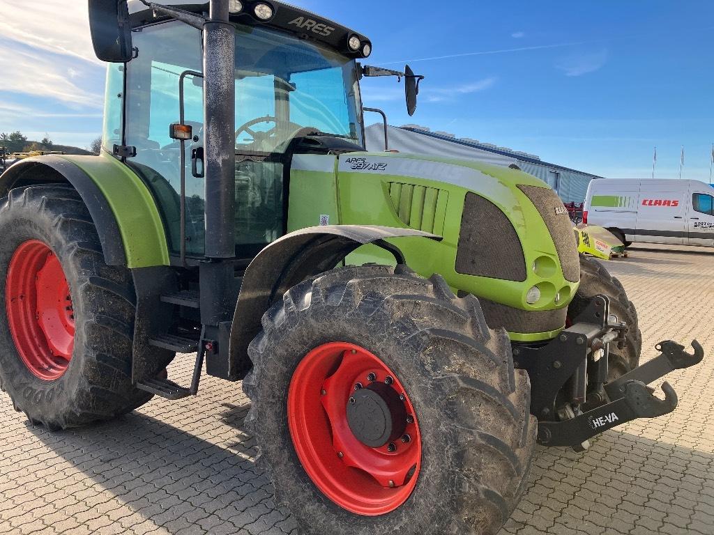 CLAAS Ares 697 ATZ Traktoren