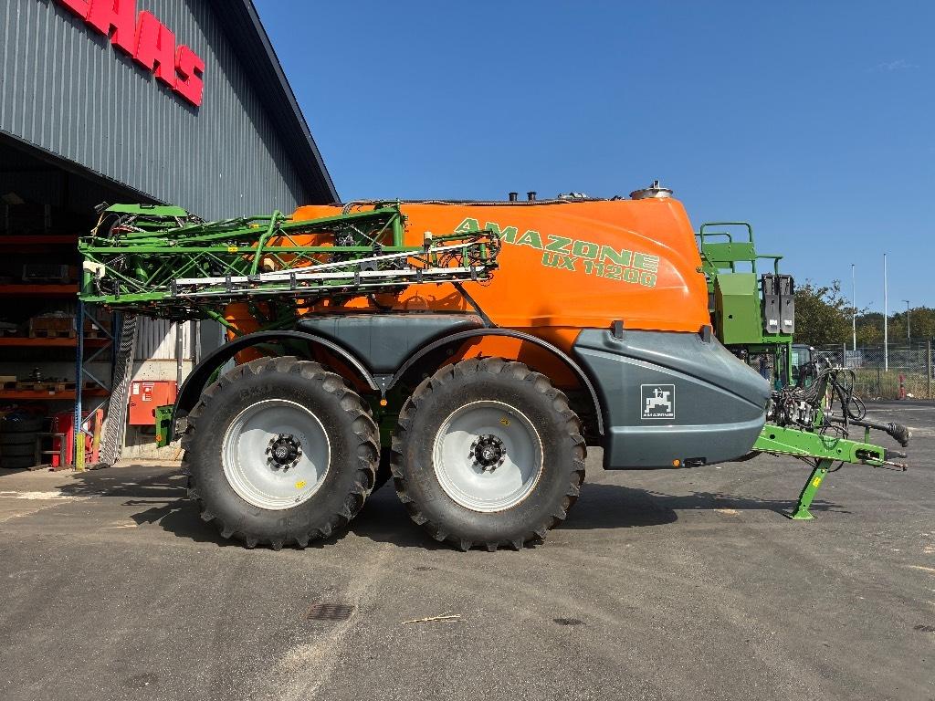 Amazone UX 11200 Trailed sprayers