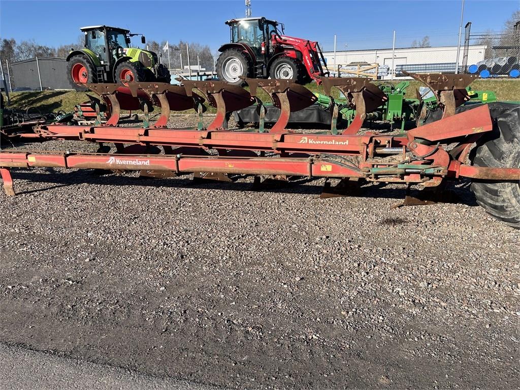 Kverneland PB100 Reversible ploughs