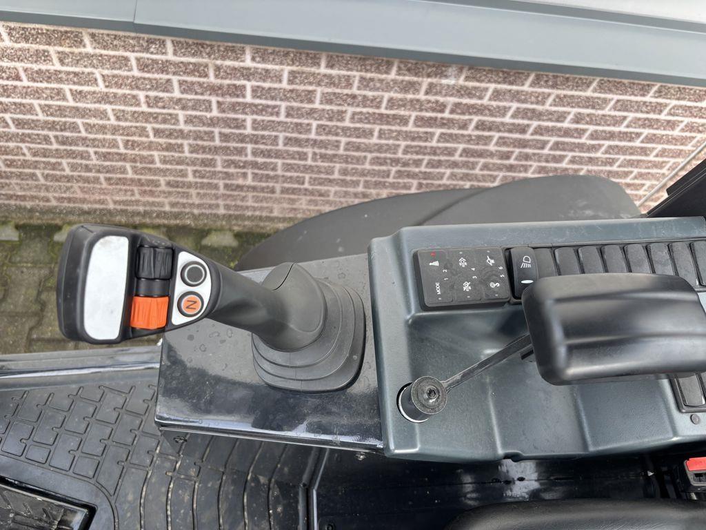 Yanmar V7 Canopy Radlader