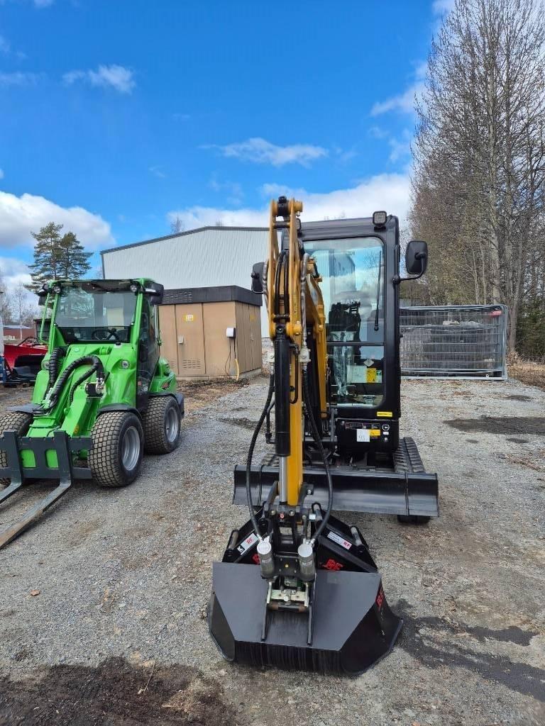 Sany SY 18 C Med Tiltfäste och 3 skopor Minigrävare < 7t