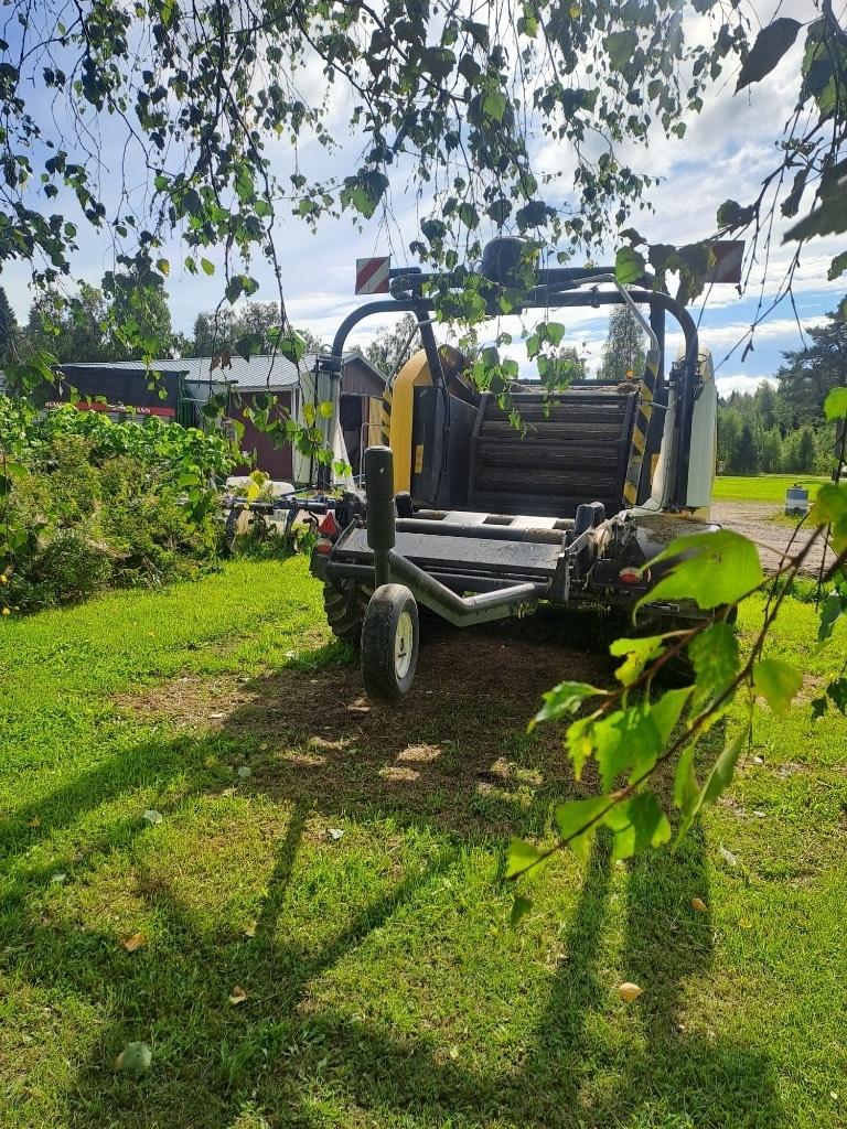 New Holland Roll baler 125 combi Rundballenpressen