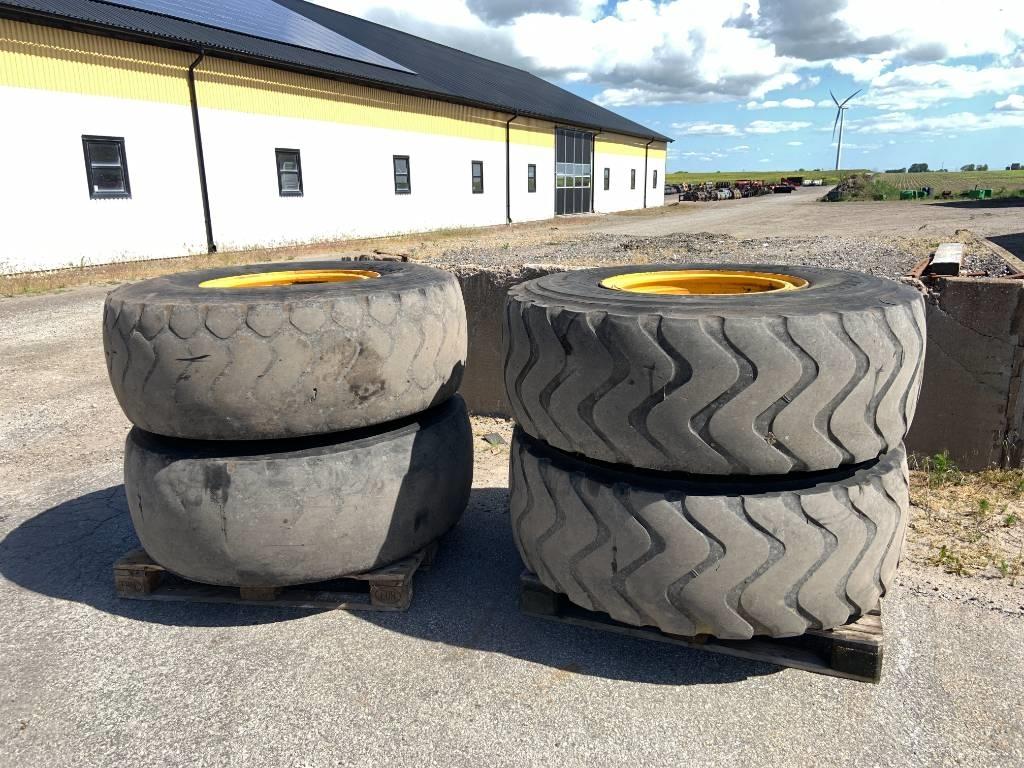  4 st beg däck med fälg 20,5x25 till Volvo L60F Däck, hjul och fälgar