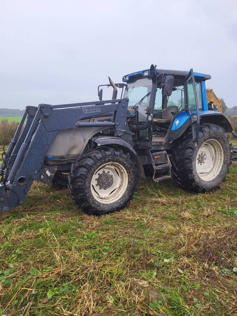 Valtra T 140 Traktori
