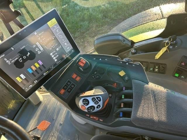 CLAAS Arion 660 CMATIC Tractors