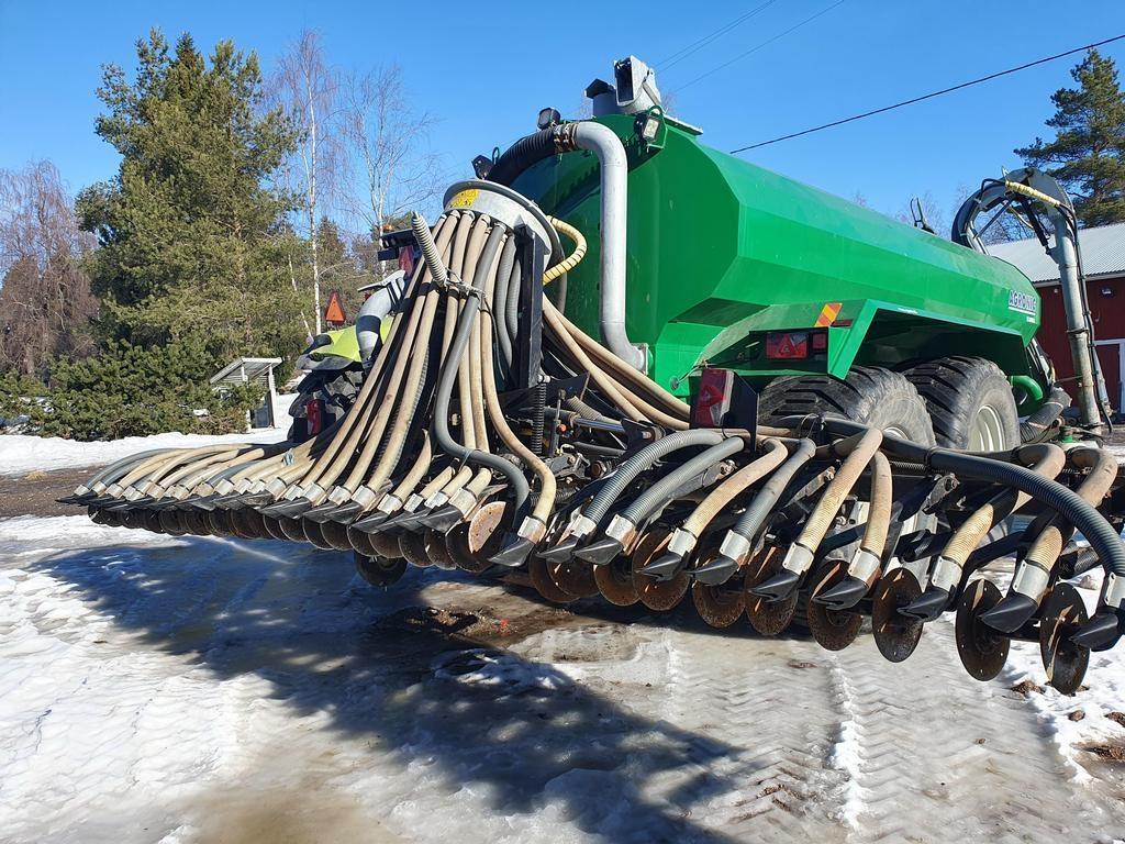 Agronic 17M3+PUMPPUKUORMAIN Spandiliquami