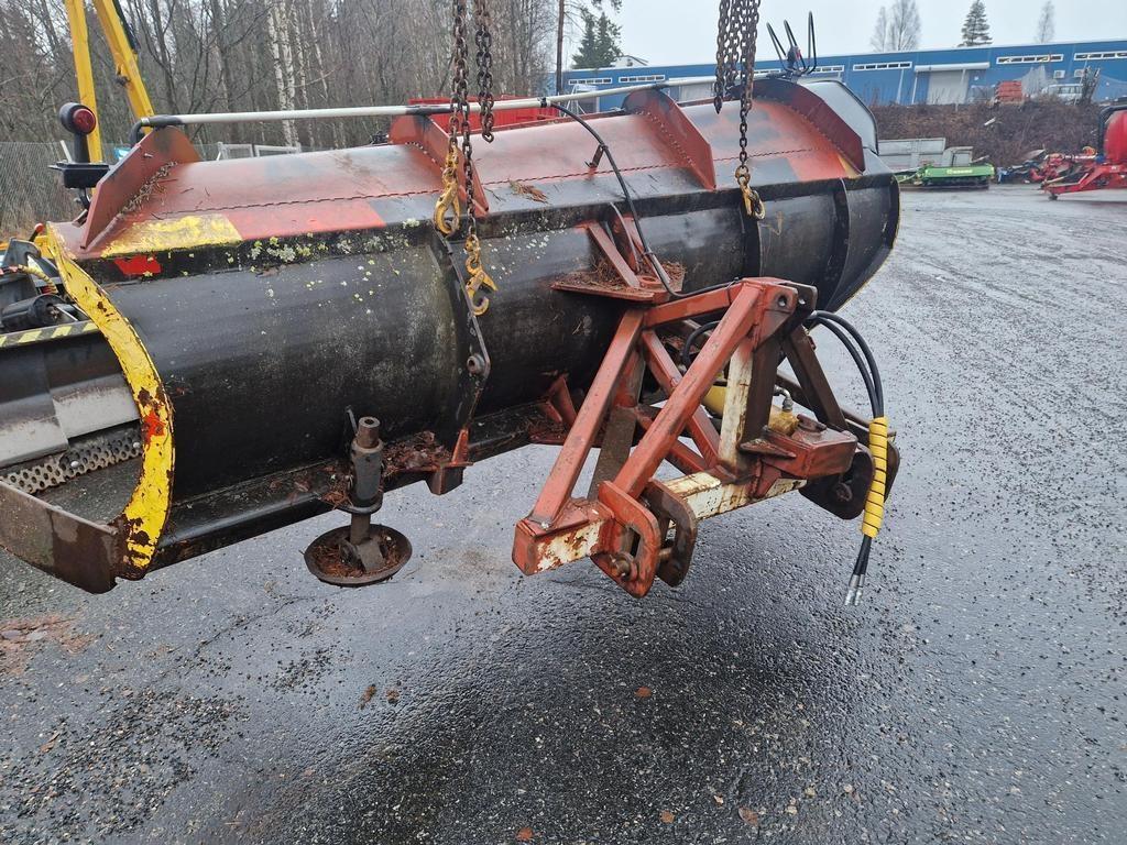  ALUEAURA KÄÄNTYVÄ,3-PISTE Lame spazzaneve e aratri