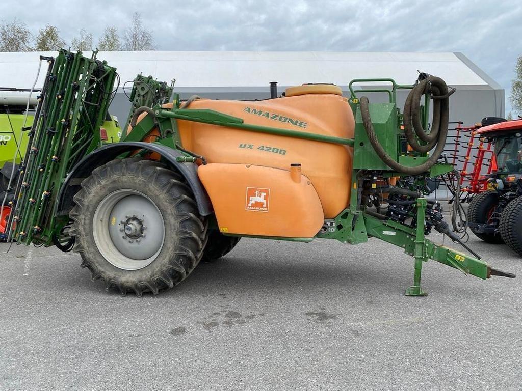 Amazone UX4200 Self-propelled sprayers