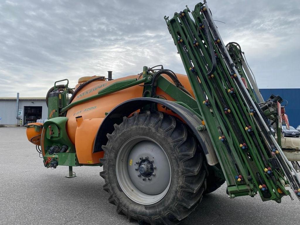 Amazone UX4200 Self-propelled sprayers