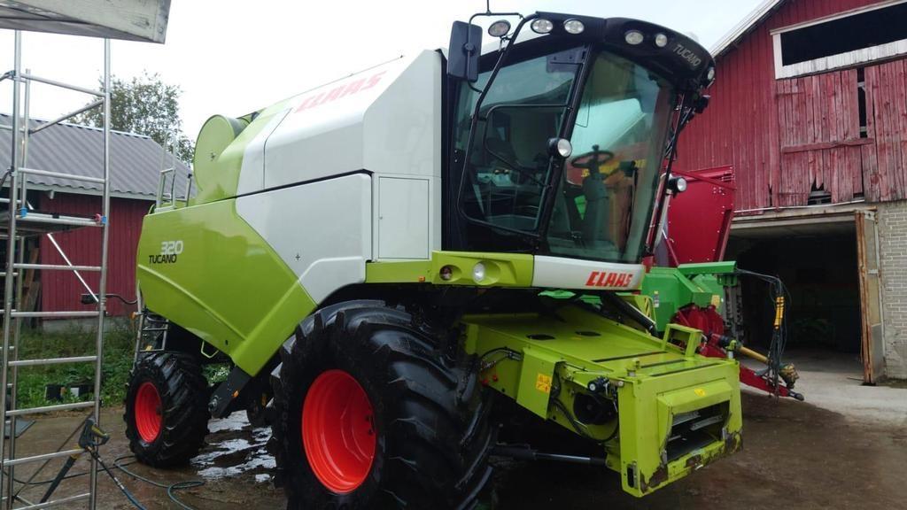 CLAAS 320 TUCANO Combine harvesters