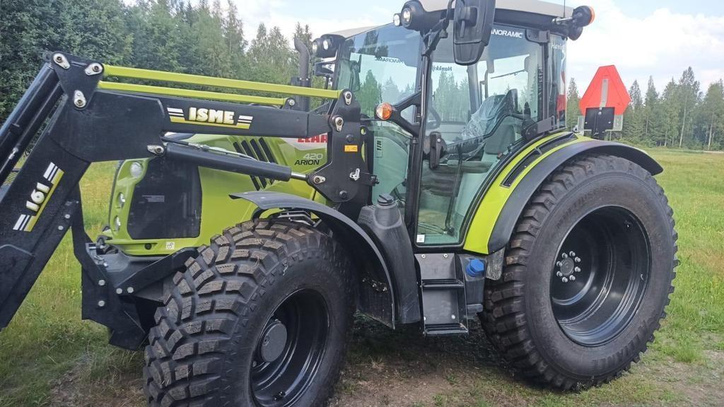 CLAAS 420 Tractors