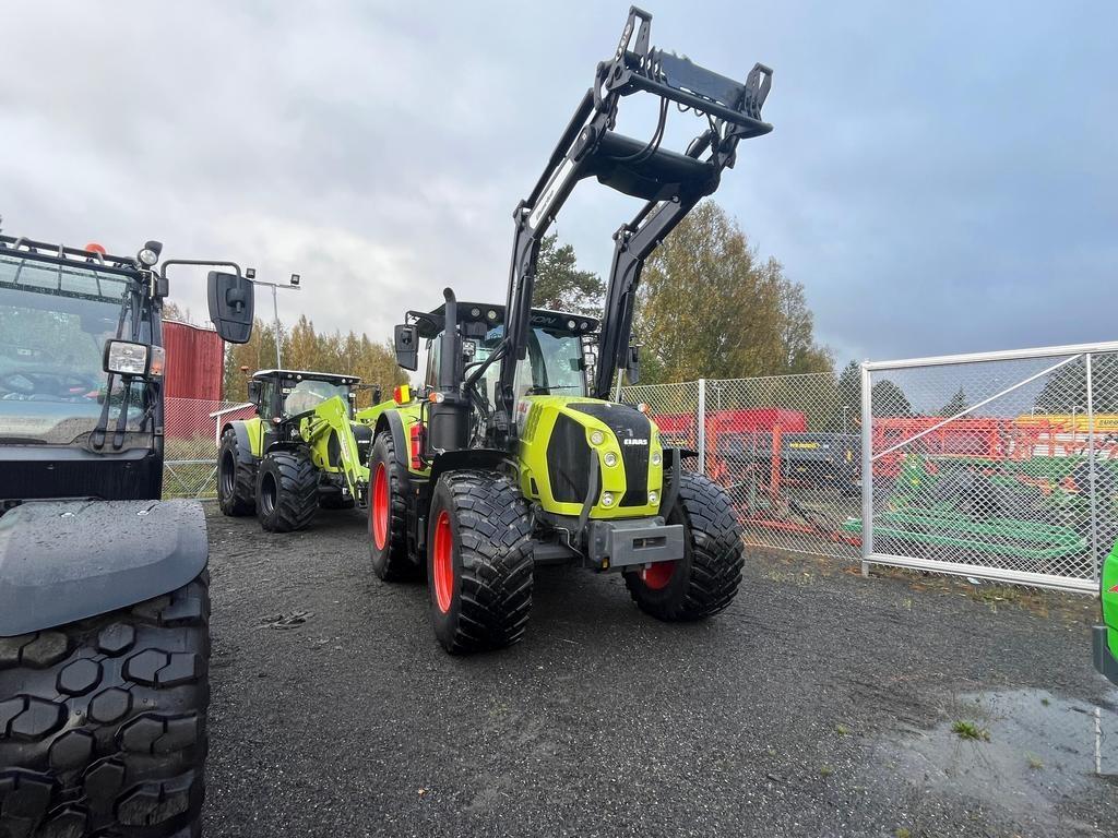 CLAAS ARION 550 HEXASHIFT Trattori