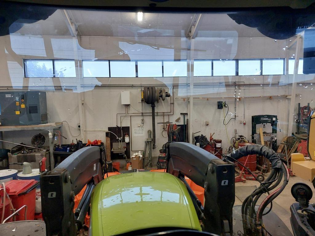 CLAAS ARION 650 CIS+ HEXASHIFT Tractors