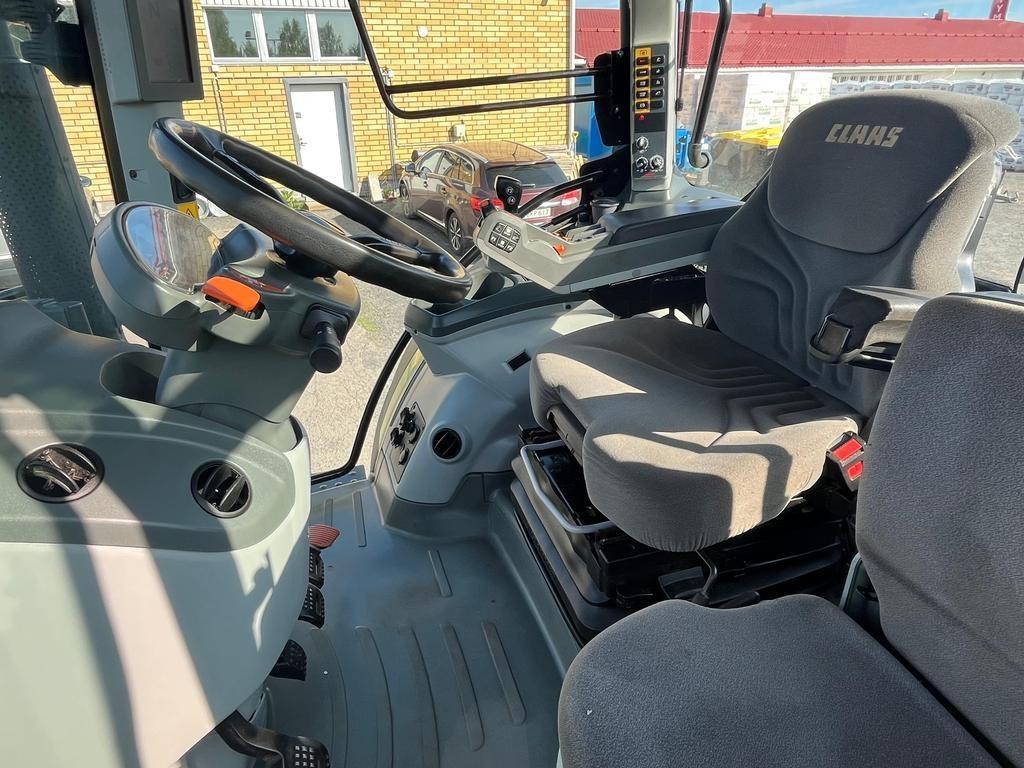 CLAAS ARION 650 HEXASHIFT Trattori