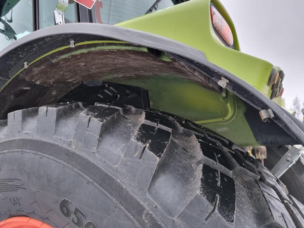 CLAAS ARION 650 HEXASIFT CEBIS Trattori