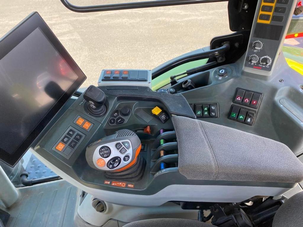 CLAAS ARION 650 HEXASHIFT Trattori