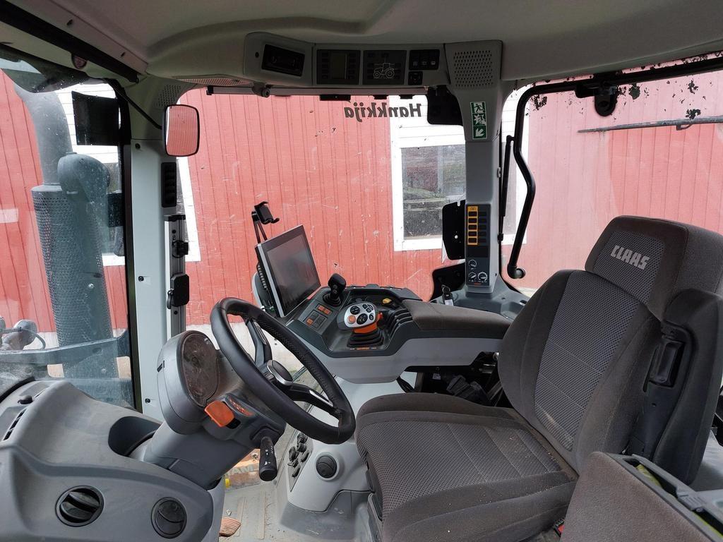 CLAAS AXION 850 CMATIC Tractors