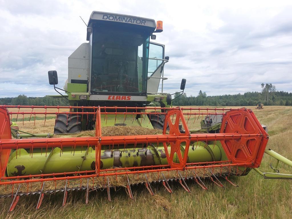 CLAAS DOMINATOR 140 Mietitrebbiatrici
