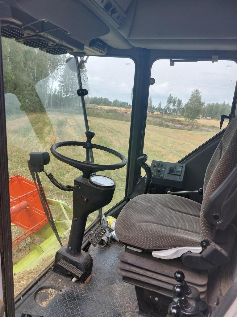 CLAAS DOMINATOR 140 Mietitrebbiatrici