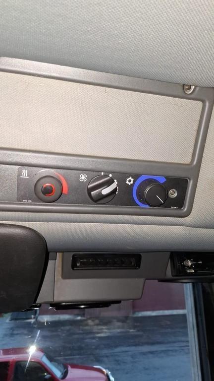 CLAAS DOMINATOR 140 3,9 PÖYTÄ Combine harvesters