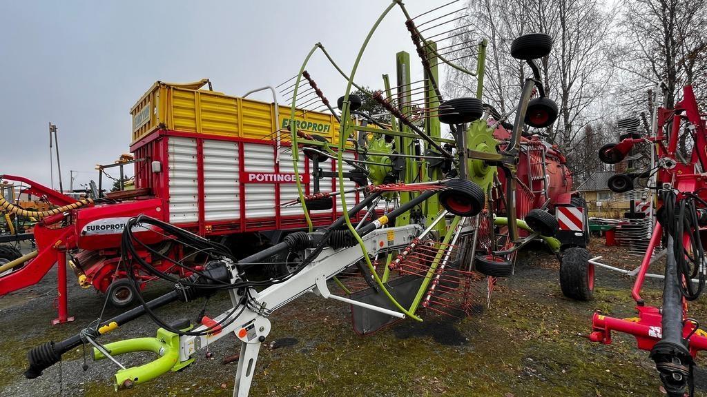 CLAAS LINER 2900 Rastrillos y henificadores