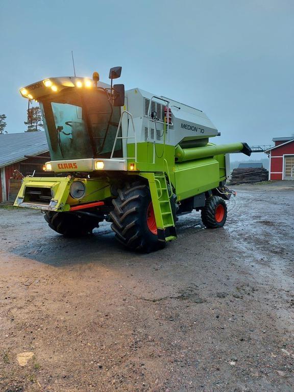 CLAAS MEDION 310 Combine harvesters