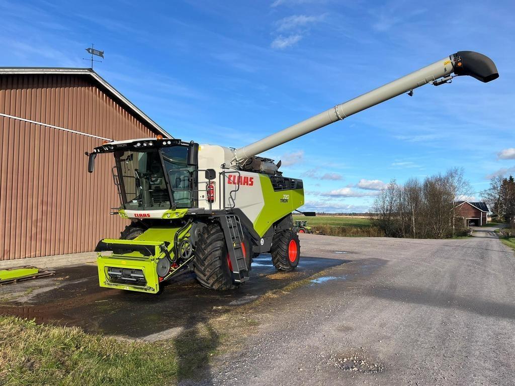 CLAAS TRION B720 Combine harvesters
