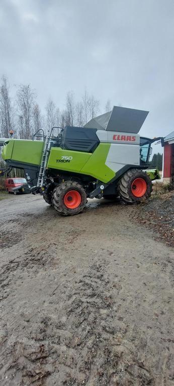 CLAAS TRION B750 Combine harvesters