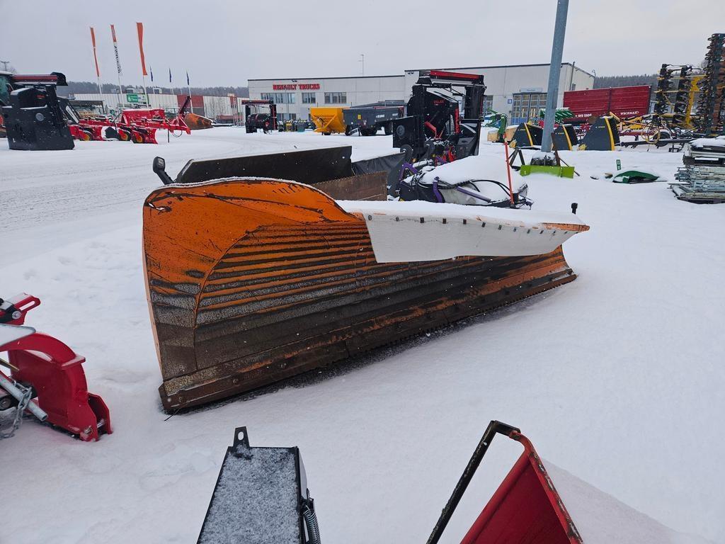 FGM AA380 Schneeschilde und -pflüge