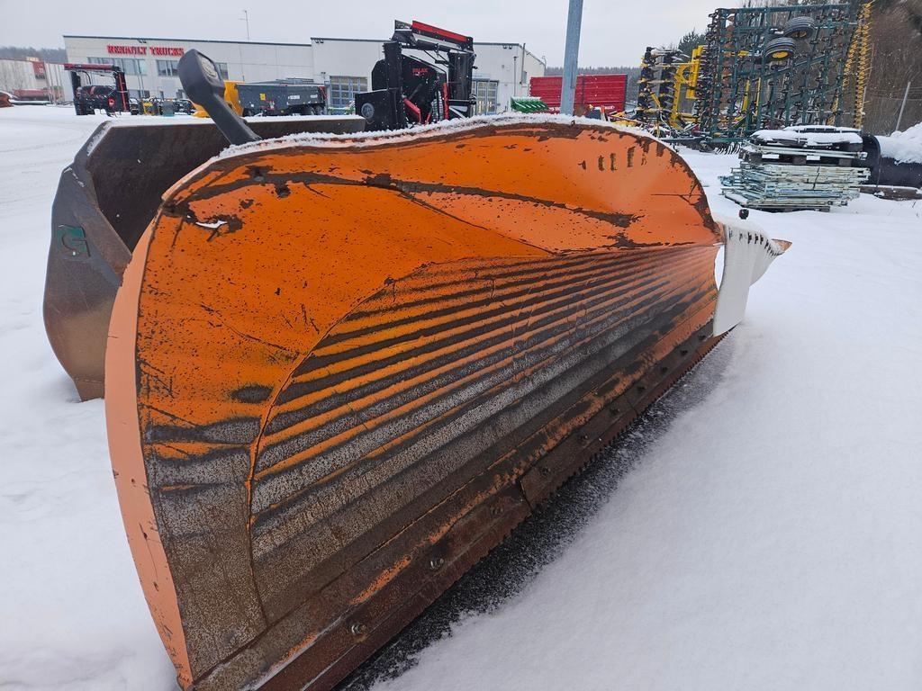 FGM AA380 Schneeschilde und -pflüge