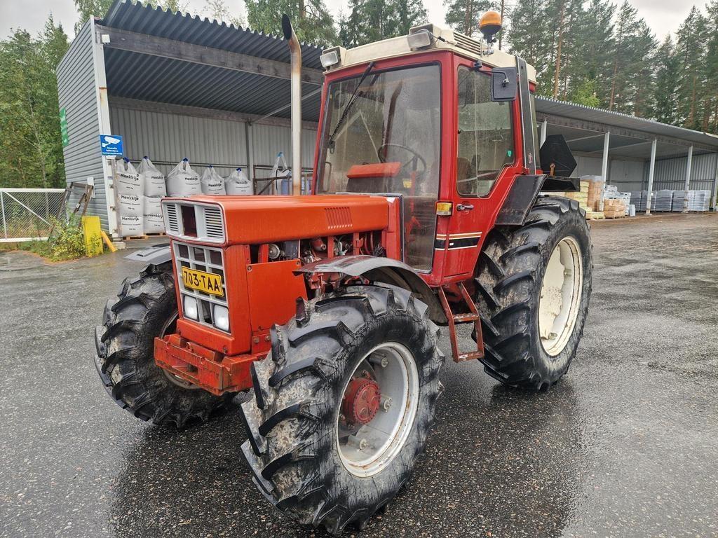 International 844XL-4X4/2350+PARIPYÖRÄT Trattori