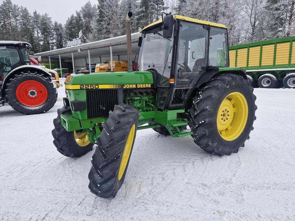 John Deere 2250 Tractors