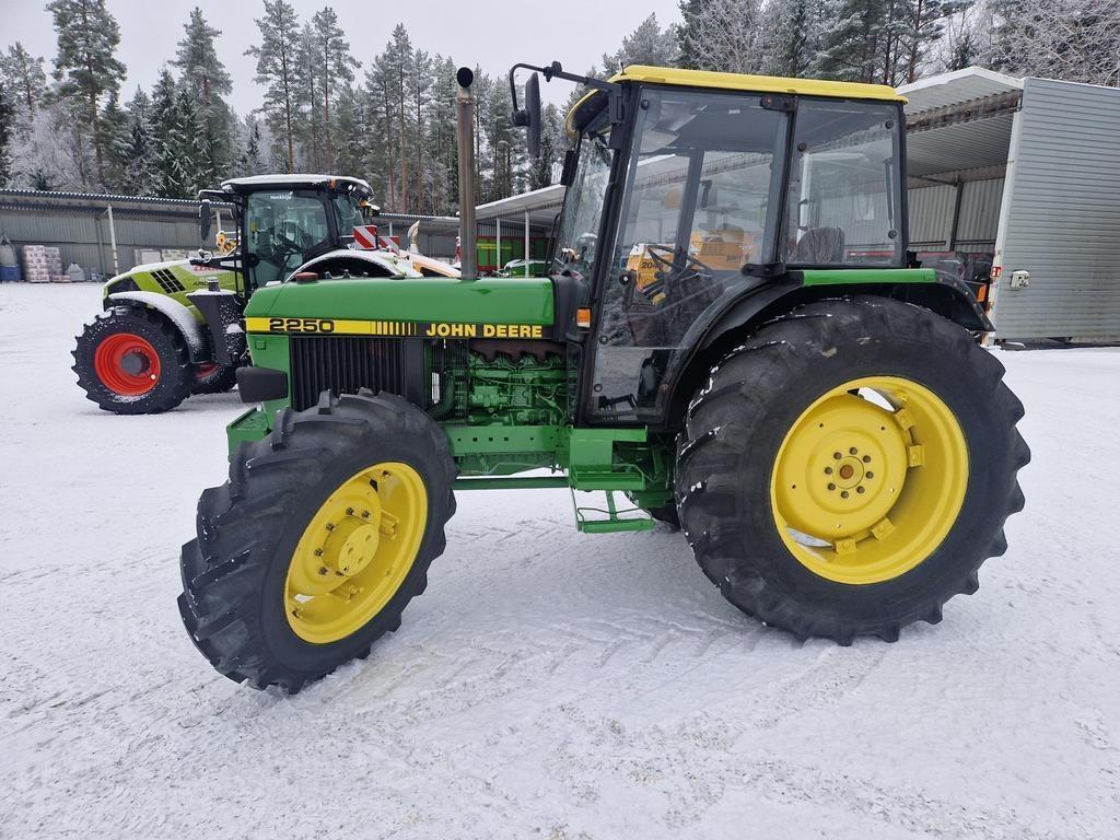John Deere 2250 Tractors