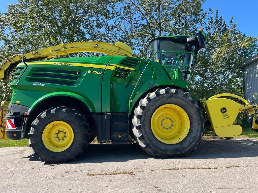 John Deere 8300 Self-propelled foragers