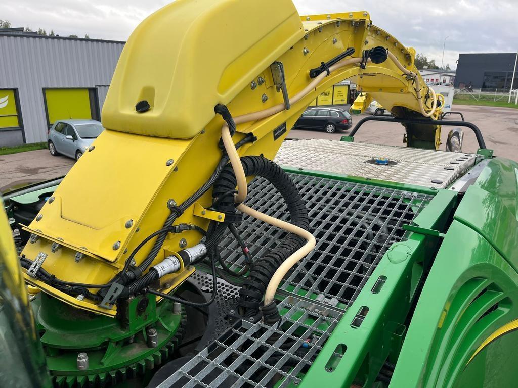 John Deere 8300 Self-propelled foragers