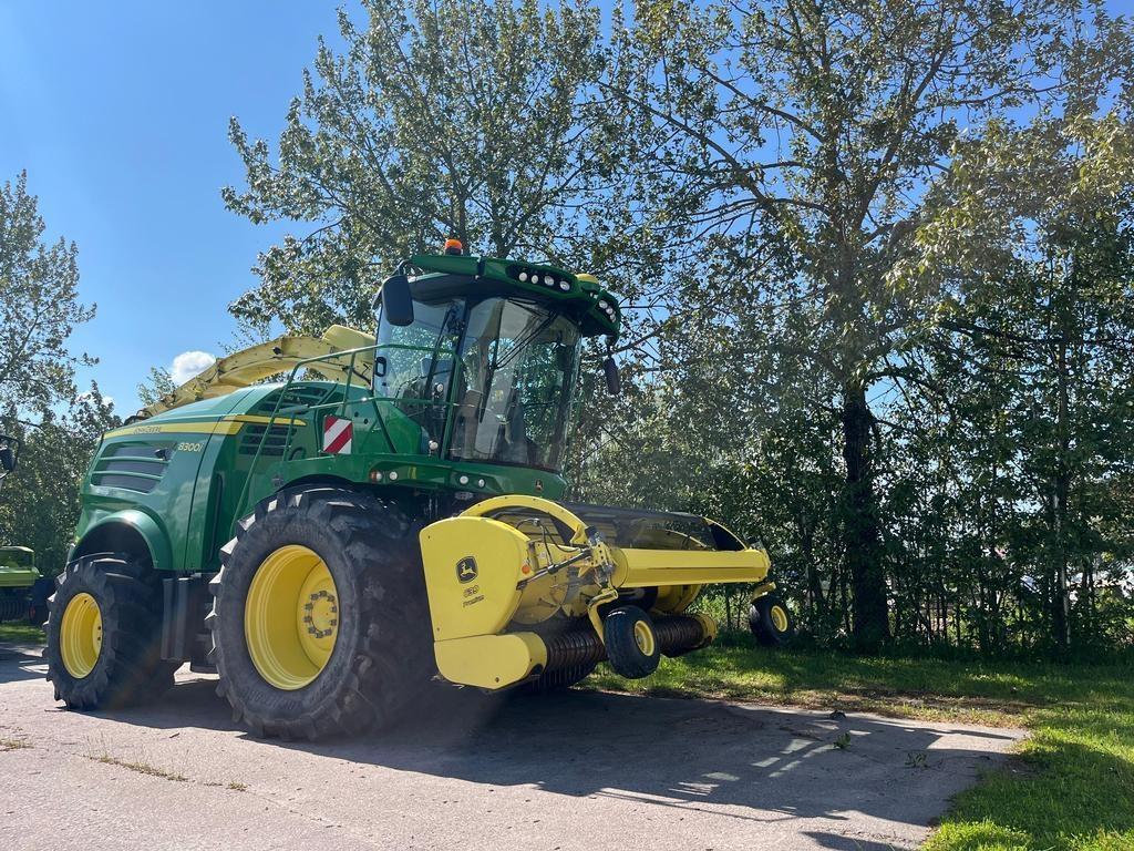 John Deere 8300 Self-propelled foragers