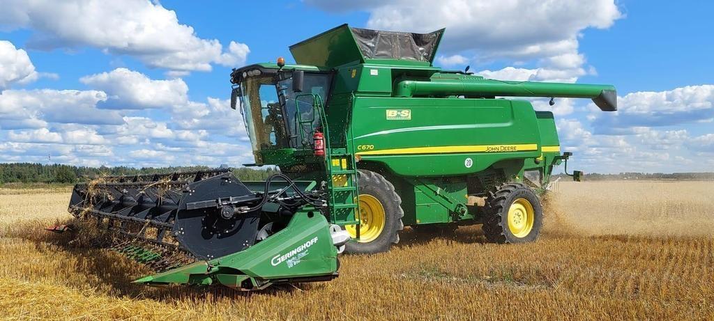 John Deere C670 Combine harvesters