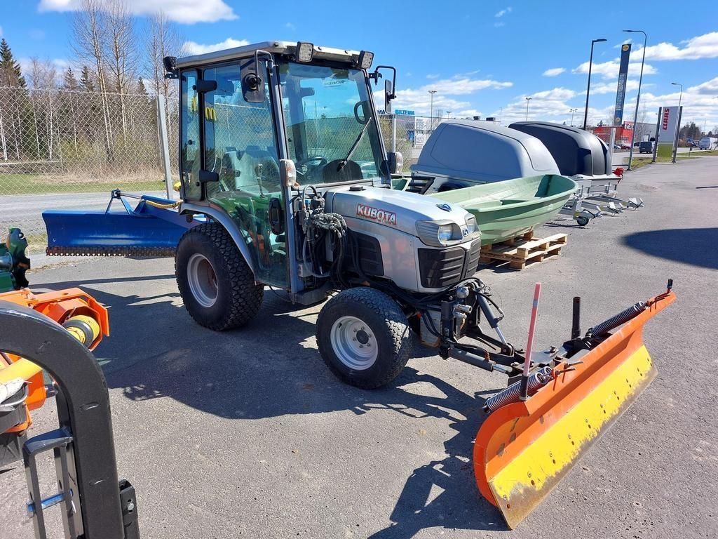 Kubota B2530 Compact tractors