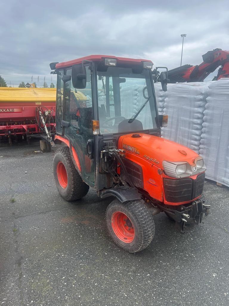 Kubota B2530 Compact tractors