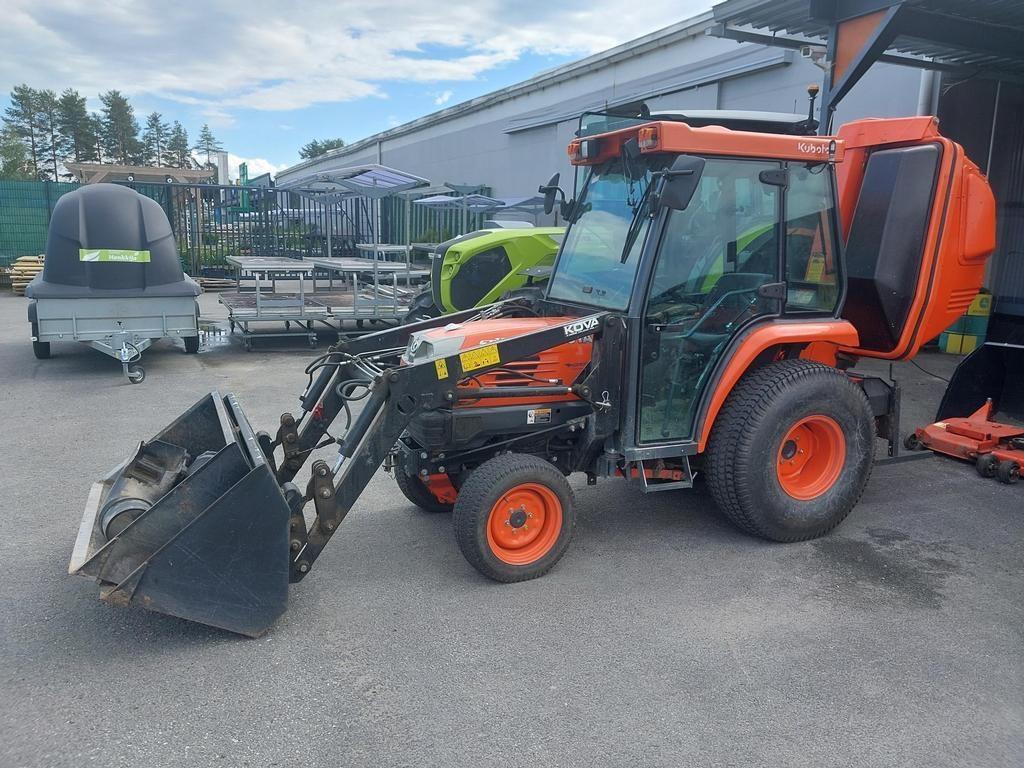 Kubota ST32 LEIKKURI Compact tractors